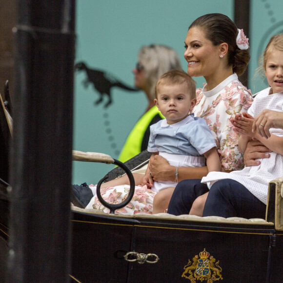 La princesse Victoria de Suède lors d'un cortège à l'occasion de son 40ème anniversaire en assistant à une messe en compagnie de son mari, le prince Daniel et de leurs enfants, la princesse Estelle et le prince Oscar au palais Royal de Stockholm en Suède, le 14 juillet 2017.