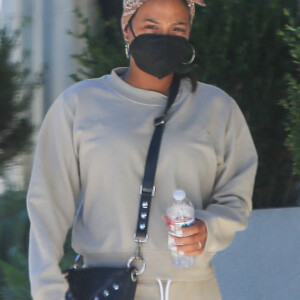 Exclusif - Christina Milian, enceinte, sort d'un rendez-vous chez Epione Skin Care à Los Angeles le 14 janvier 2021