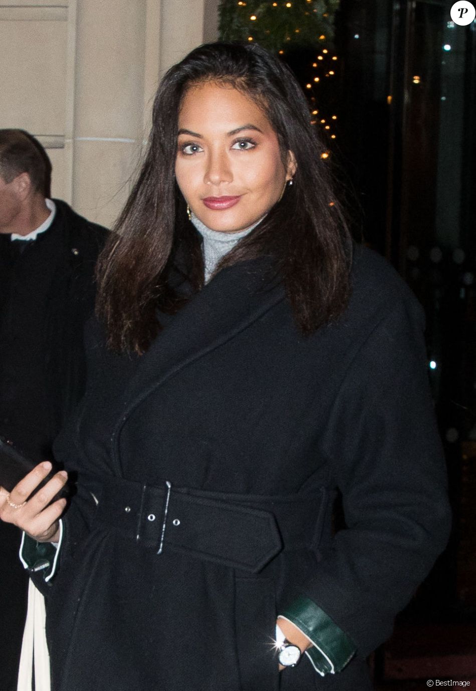 Exclusif - Vaimalama Chaves (Miss France 2019) - La Miss France 2020 quitte l'hôtel Royal Monceau à Paris le 16 décembre 2019.