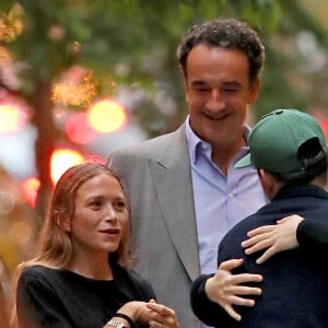 Exclusif - Margot, la fille de Olivier Sarkozy - Olivier Sarkozy - Les soeurs Mary-Kate et Ashley Olsen fêtent leur anniversaire (33 ans) à New York le 13 juin 2019. Elles portent un serre-tête sur lequel on peut lire "Birthday girl".