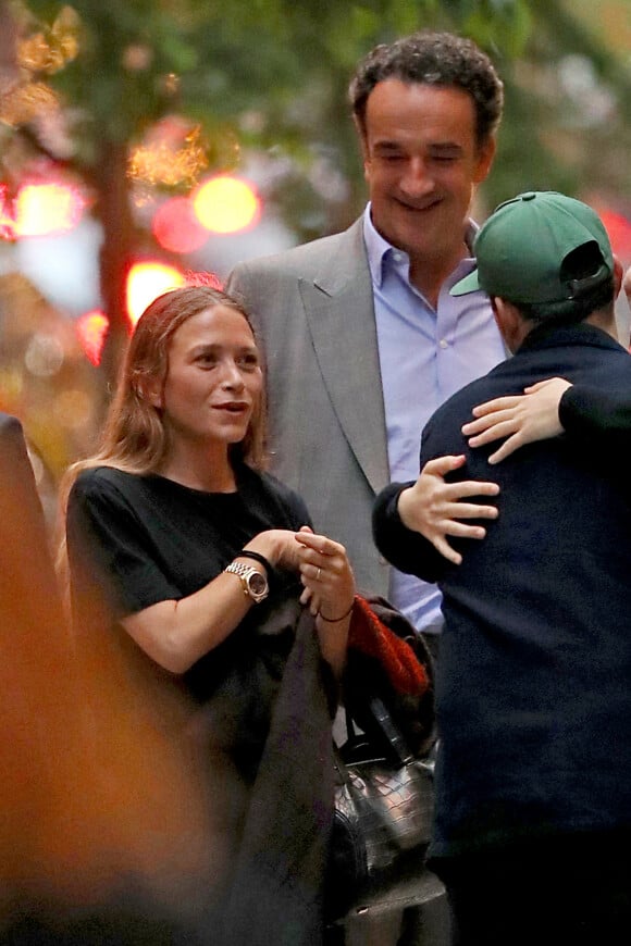 Exclusif - Margot, la fille de Olivier Sarkozy - Olivier Sarkozy - Les soeurs Mary-Kate et Ashley Olsen fêtent leur anniversaire (33 ans) à New York le 13 juin 2019. Elles portent un serre-tête sur lequel on peut lire "Birthday girl".