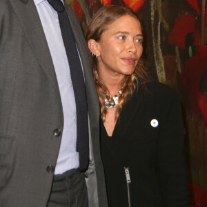 Mary-Kate Olsen et Olivier Sarkozy assistent à la 26e édition annuelle de Take Home a Nude Art Party and Auction au profit de la New York Academy of Art Sothebys NYC le 11 octobre 2017.