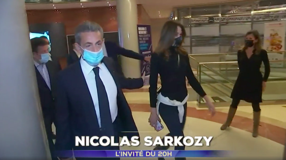 Nicolas Sarkozy accompagné par son épouse Carla Bruni-Sarkozy dans les locaux de TF1 mercredi 3 mars 2021.