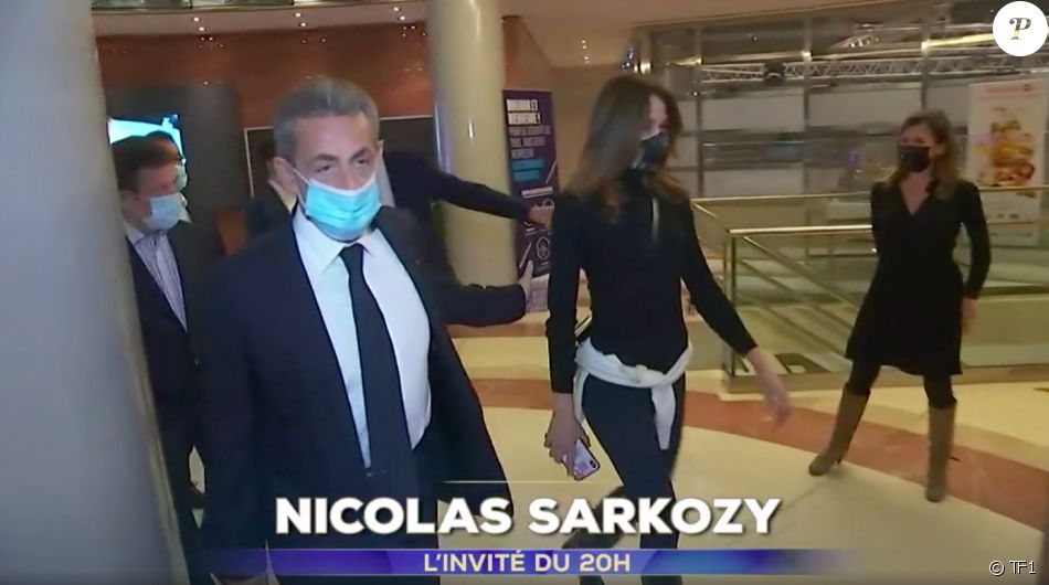 Nicolas Sarkozy accompagné par son épouse Carla Bruni-Sarkozy dans les locaux de TF1 mercredi 3 mars 2021.