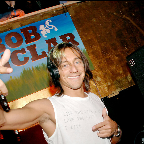Bob Sinclar célèbre le disque d'or de la chanson Love Generation au Mandala Ray. Paris, le 8 avril 2006. ©Rachid Bellak/BestImage