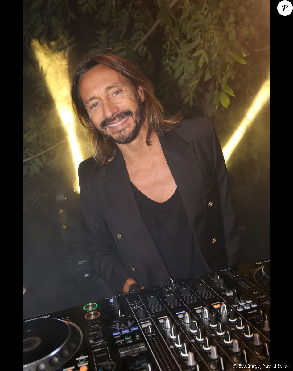 Le DJ Bob Sinclar lors de la soirée d'inauguration du restaurant "Splash" au port Van Gogh, en bord de Seine à Asnières, le 12 septembre 2019. © Rachid Bellak/Bestimage
