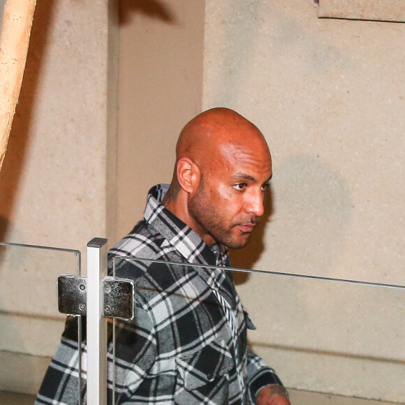 Booba, ainsi que neuf autres prévenus et Kaaris, a été jugé devant le tribunal correctionnel de Créteil pour violences aggravées et vols en réunion après leur bagarre à Orly le 1er août dernier le 6 septembre 2018.