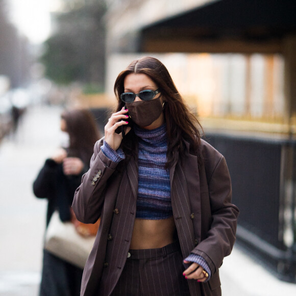 Bella Hadid à Paris, le 4 mars 2021.