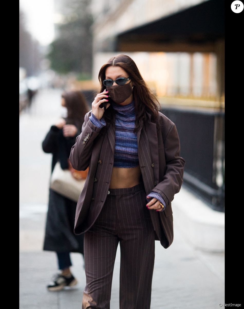 Bella Hadid à Paris, le 4 mars 2021.