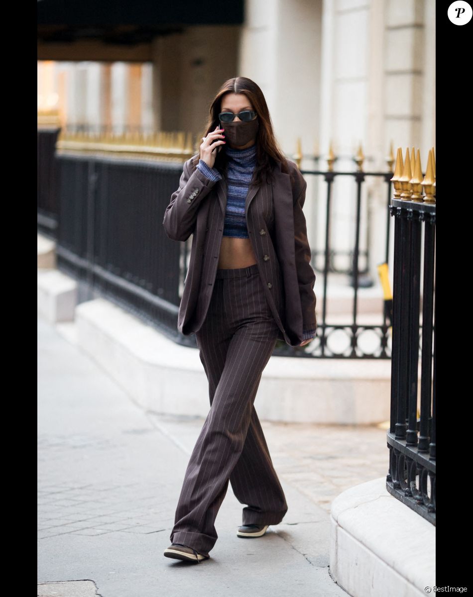 Bella Hadid à Paris, le 4 mars 2021.