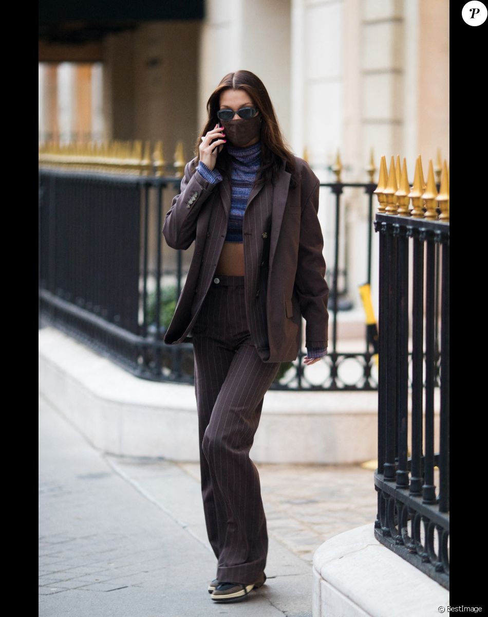 Bella Hadid à Paris, le 4 mars 2021.