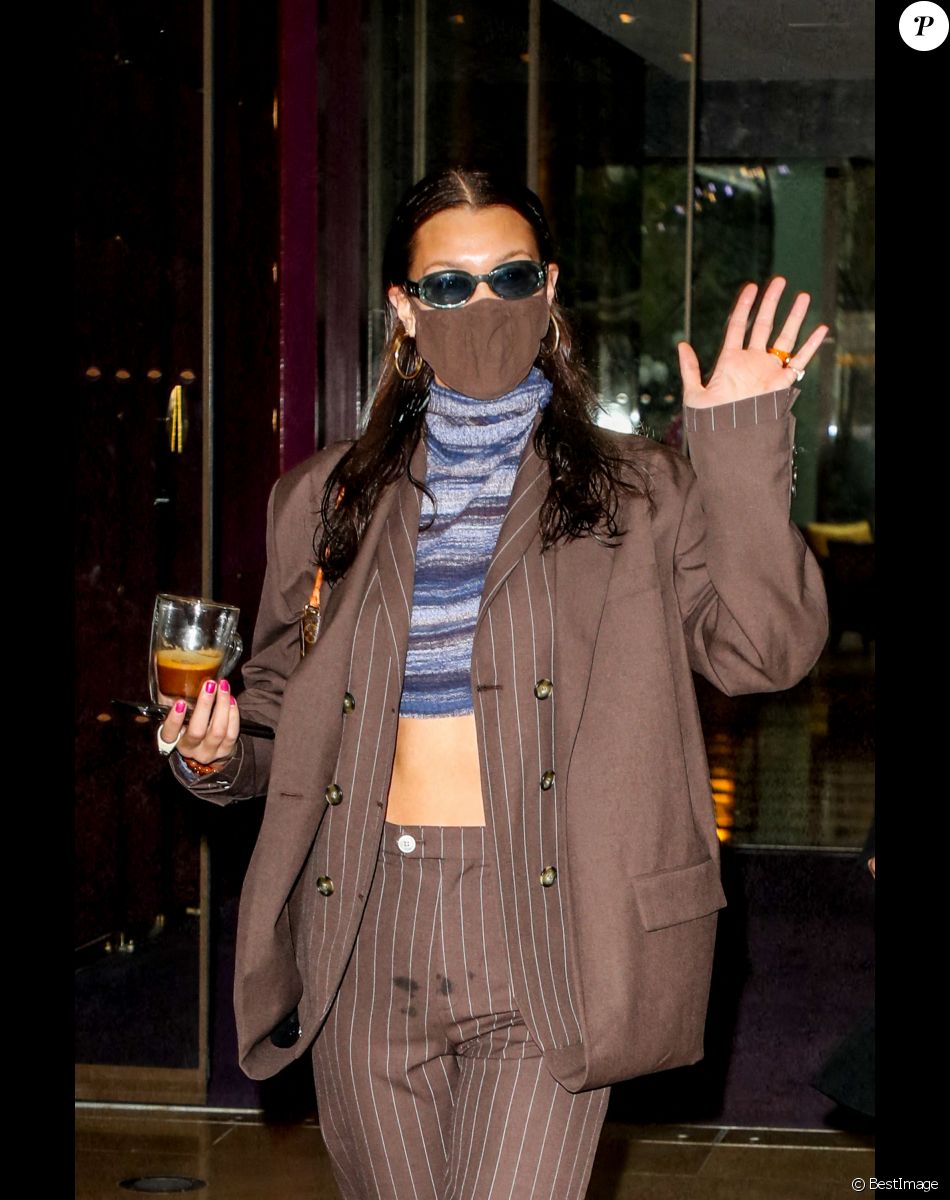 Bella Hadid à Paris, le 4 mars 2021.