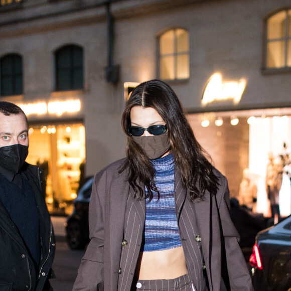 Bella Hadid à Paris, le 4 mars 2021.