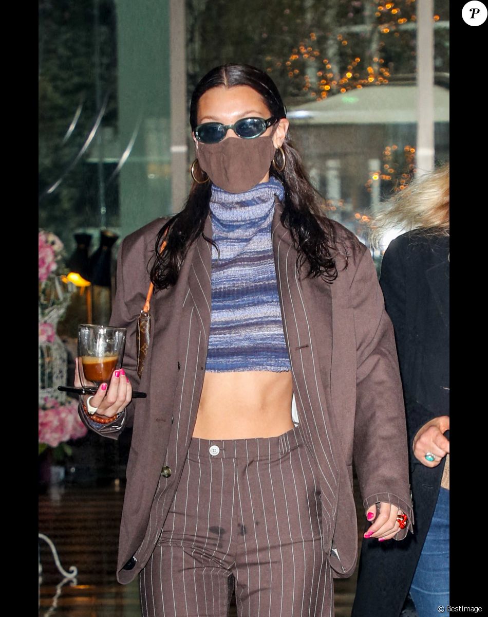 Bella Hadid à Paris, le 4 mars 2021.