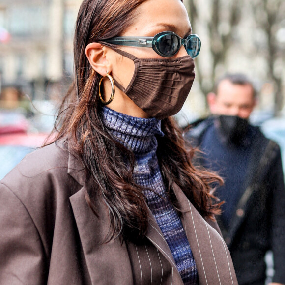 Bella Hadid à Paris, le 4 mars 2021.