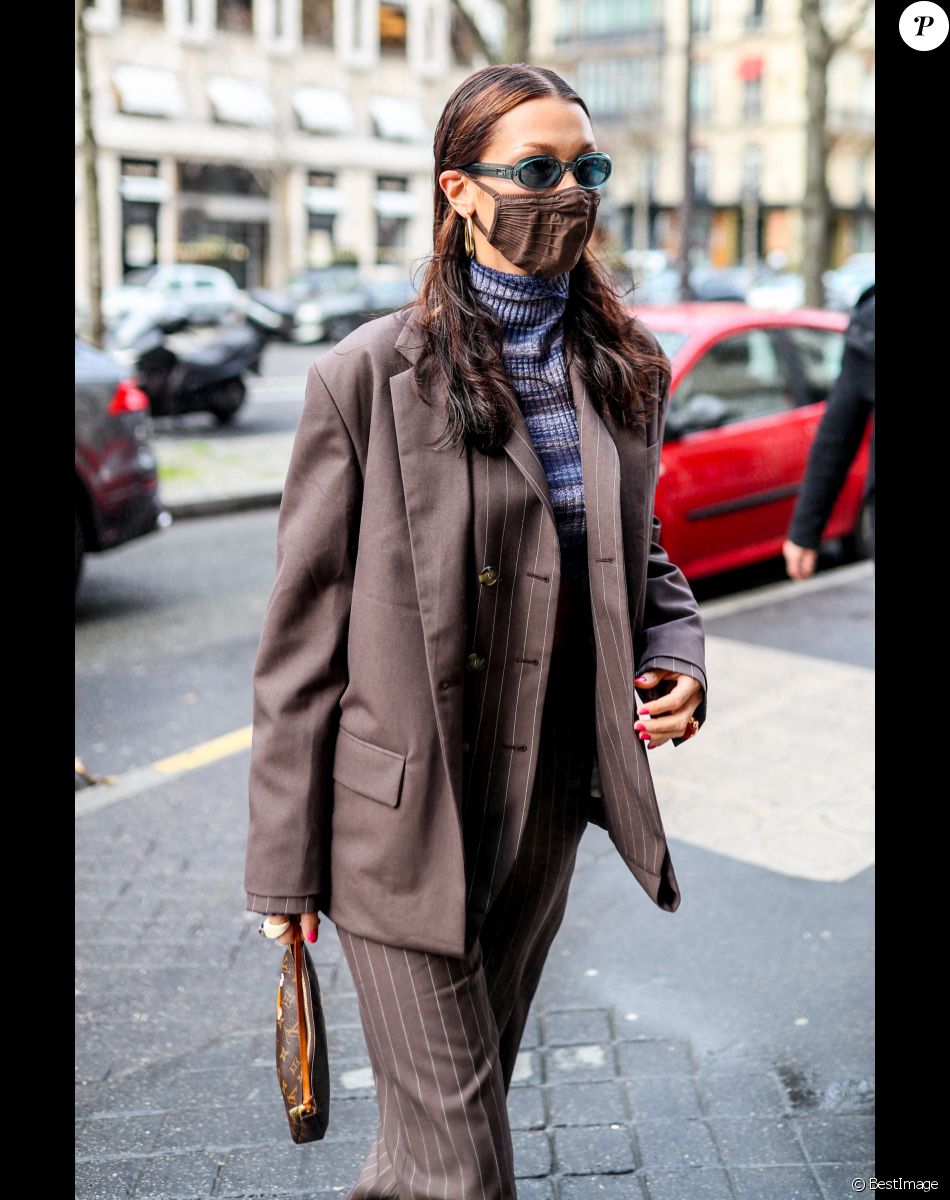 Bella Hadid à Paris, le 4 mars 2021.