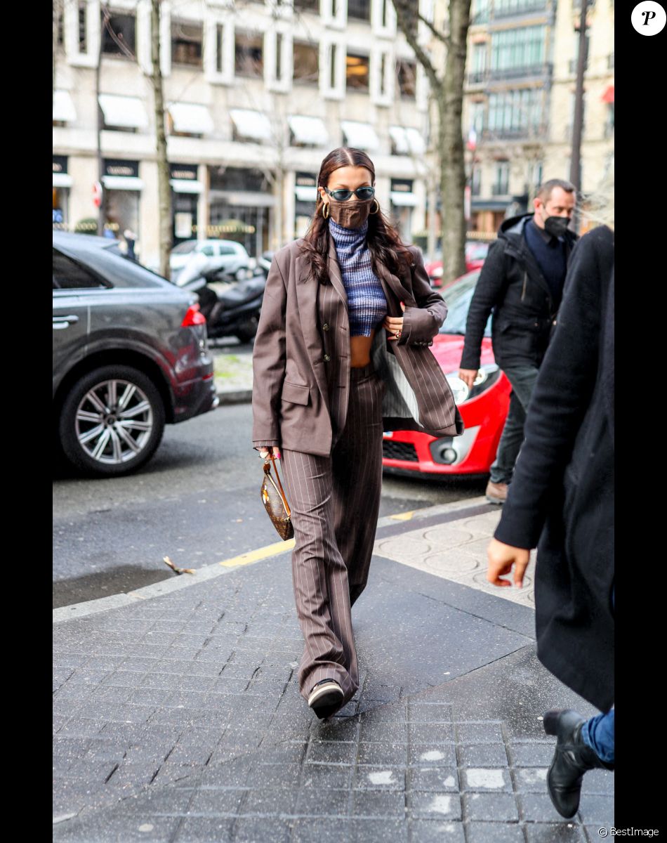 Bella Hadid à Paris, le 4 mars 2021.