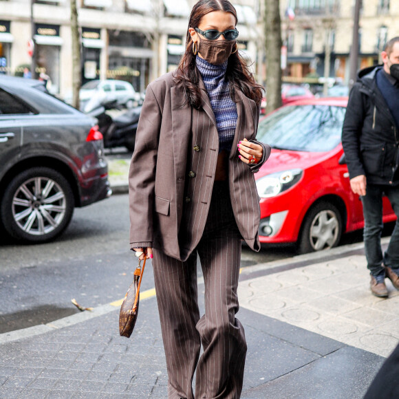 Bella Hadid à Paris, le 4 mars 2021.