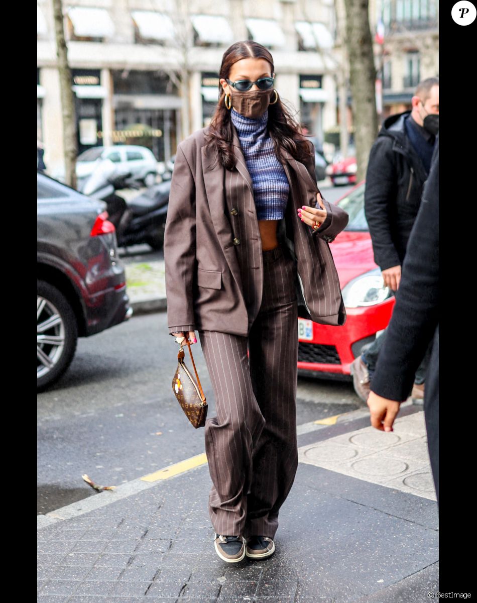 Bella Hadid à Paris, le 4 mars 2021.