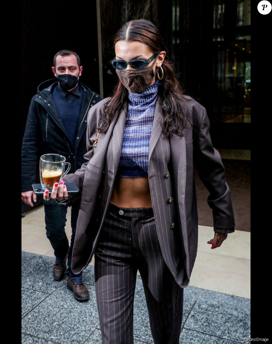 Bella Hadid à Paris, le 4 mars 2021.