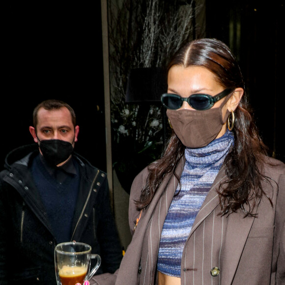 Bella Hadid à Paris, le 4 mars 2021.