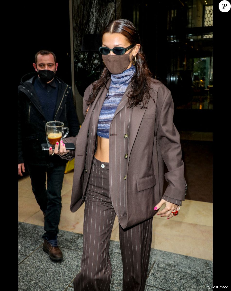 Bella Hadid à Paris, le 4 mars 2021.