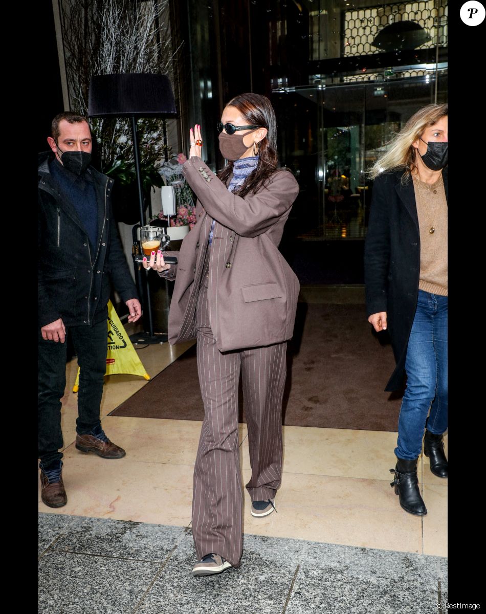 Bella Hadid à Paris, le 4 mars 2021.