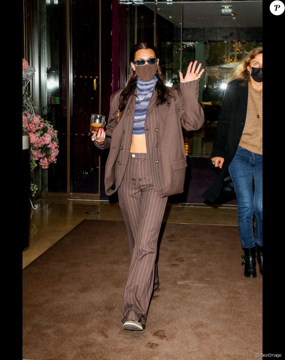 Bella Hadid à Paris, le 4 mars 2021.