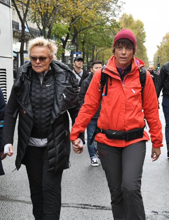 Muriel Robin et sa compagne Anne Le Nen - Marche contre les violences sexistes et sexuelles organisée par le collectif NousToutes. Paris, le 23 Novembre 2019. © Coadic Guirec / Bestimage