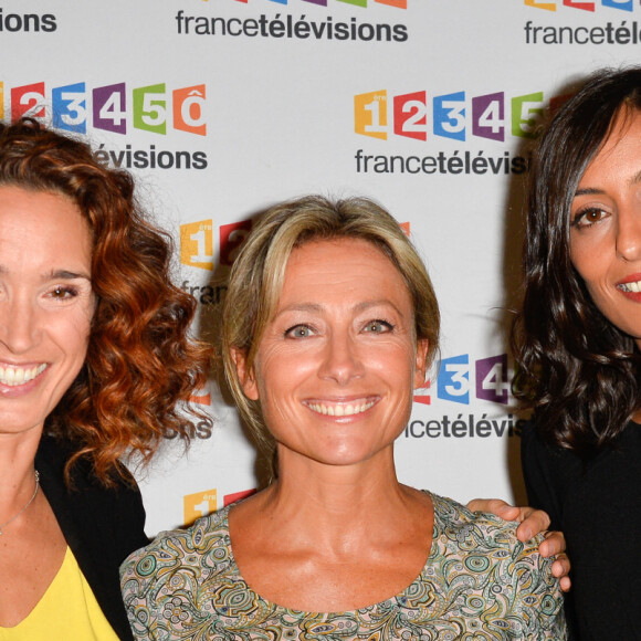 Marie-Sophie Lacarrau, Anne-Sophie Lapix et Leila Kaddour lors du photocall de la présentation de la nouvelle dynamique 2017-2018 de France Télévisions. Paris, le 5 juillet 2017. © Guirec Coadic/Bestimage