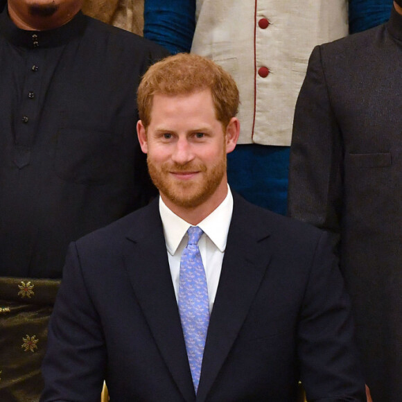 Le prince Harry, duc de Sussex, Meghan Markle, duchesse de Sussex, la reine Elisabeth II d'Angleterre - Personnalités à la cérémonie "Queen's Young Leaders Awards" au palais de Buckingham à Londres le 26 juin 2018.