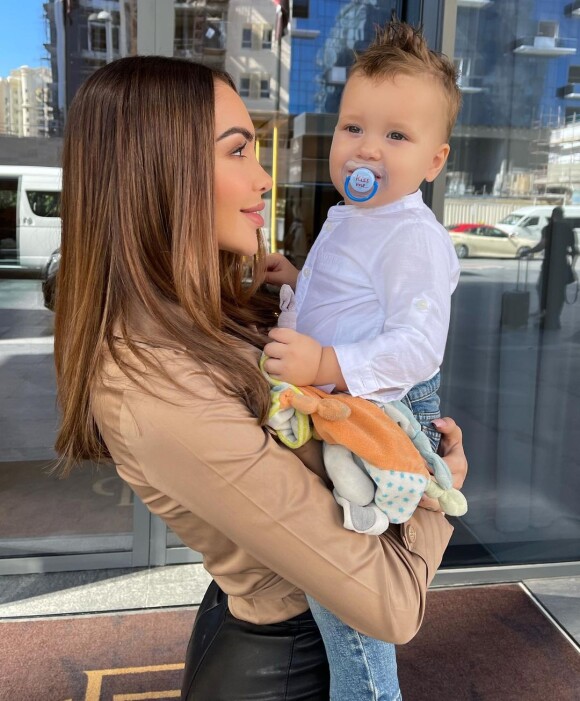 Nabilla, comblée par son mari Thomas Vergara et leur adorable fils Milann, s'affiche sublime.