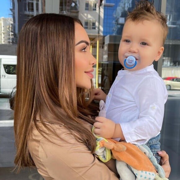 Nabilla, comblée par son mari Thomas Vergara et leur adorable fils Milann, s'affiche sublime.