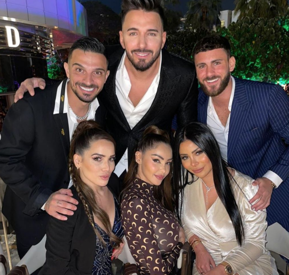 Le réveillon de Manon Marsault, Julien, Maeva, Nabilla et Illan sur Instagram.