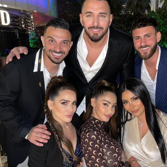 Le réveillon de Manon Marsault, Julien, Maeva, Nabilla et Illan sur Instagram.