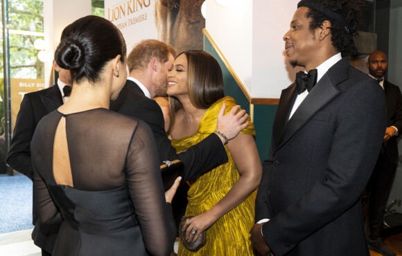 Le prince Harry, duc de Sussex, et Meghan Markle, duchesse de Sussex, avec Jay-Z et sa femme Beyonce Knowles à la première du film "Le Roi Lion" au cinéma Odeon Luxe Leicester Square à Londres, le 14 juillet 2019.