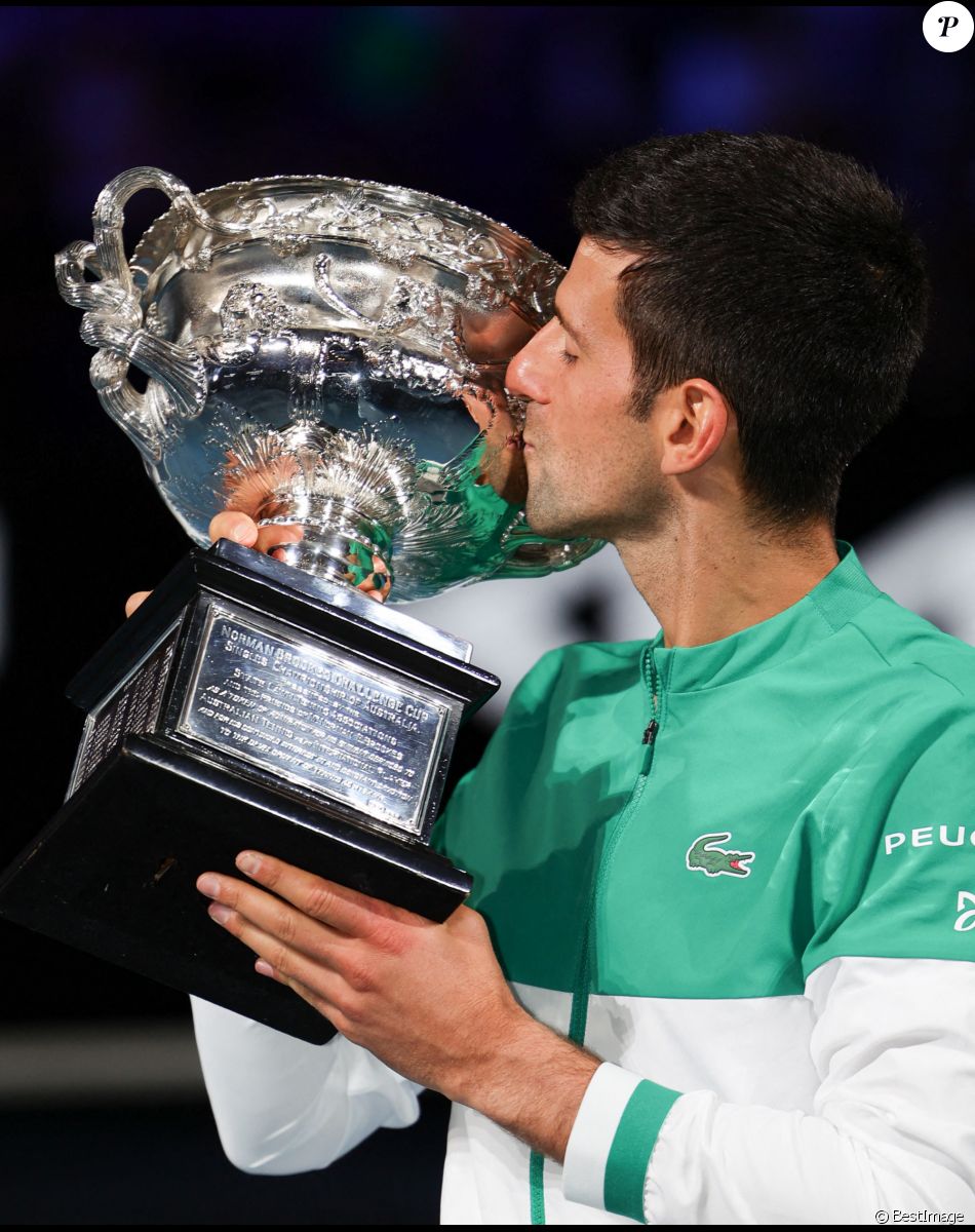 Novak Djokovic remporte l'Open d'Australie, en dominant, 7-5, 6-2, 6-2, le russe Daniil Medvedev en finale, à Melbourne, Australie, le 21 février 2021. © CSM/Zuma Press/Bestimage