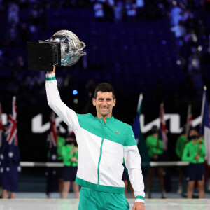 Novak Djokovic remporte l'Open d'Australie, en dominant, 7-5, 6-2, 6-2, le russe Daniil Medvedev en finale, à Melbourne, Australie, le 21 février 2021. © CSM/Zuma Press/Bestimage