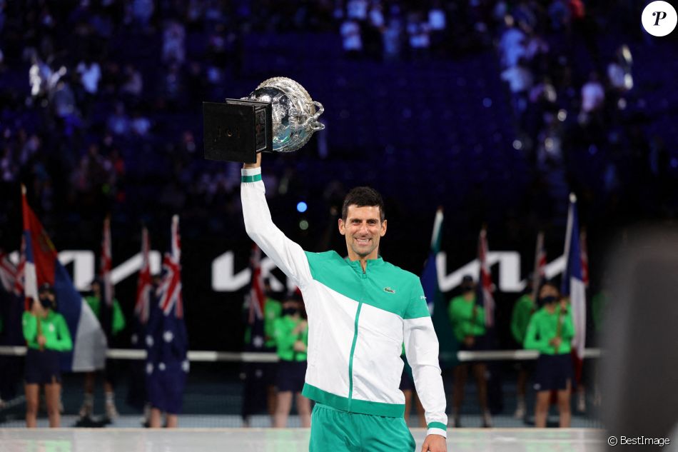 Novak Djokovic remporte l'Open d'Australie, en dominant, 7-5, 6-2, 6-2, le russe Daniil Medvedev en finale, à Melbourne, Australie, le 21 février 2021. © CSM/Zuma Press/Bestimage