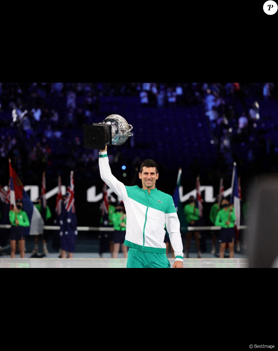 Novak Djokovic remporte l'Open d'Australie, en dominant, 7-5, 6-2, 6-2, le russe Daniil Medvedev en finale, à Melbourne, Australie, le 21 février 2021. © CSM/Zuma Press/Bestimage