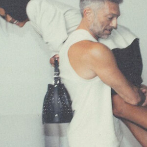 Vincent Cassel et sa femme Tina Kunakey dans la nouvelle campagne de The Kooples 