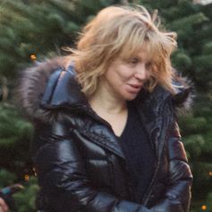 Exclusif - Courtney Love se promène dans les rues glacées de Londres, le 4 décembre 2019