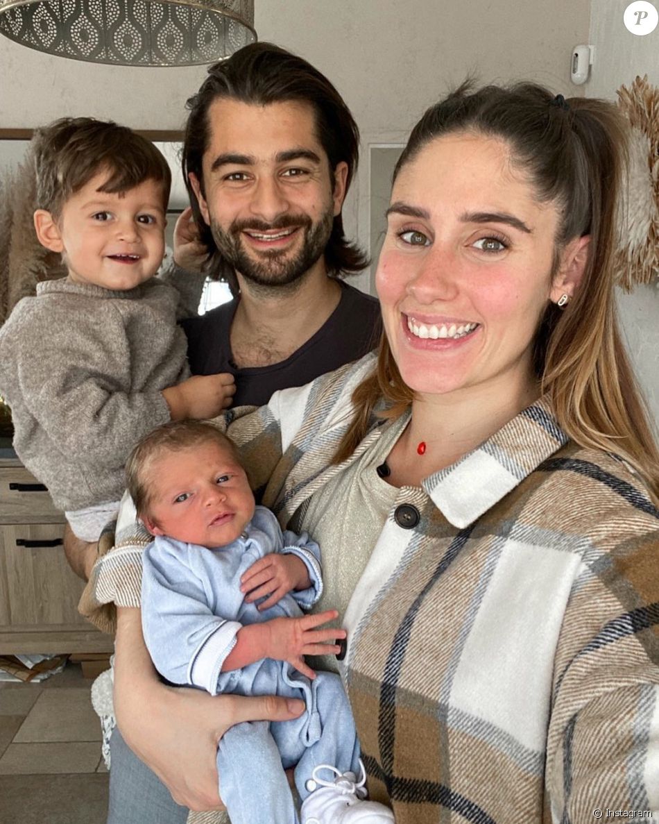 Jesta Hillmann pose avec Benoît et ses fils Juliann et Adriann