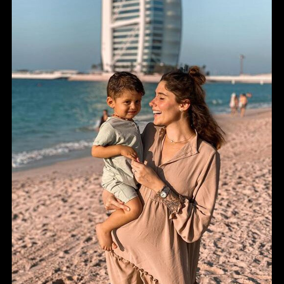 Jesta Hillmann avec son fils Juliann à Dubaï