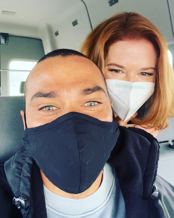 Jesse Williams et Sarah Drew, qui fait son retour dans Grey's Anatomy.