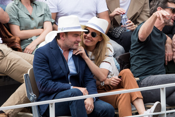 Clovis Cornillac et sa femme Lilou Fogli - Tribunes lors de la finale messieurs des internationaux de France de tennis de Roland Garros. Le 9 juin 2019. © Jacovides-Moreau/Bestimage