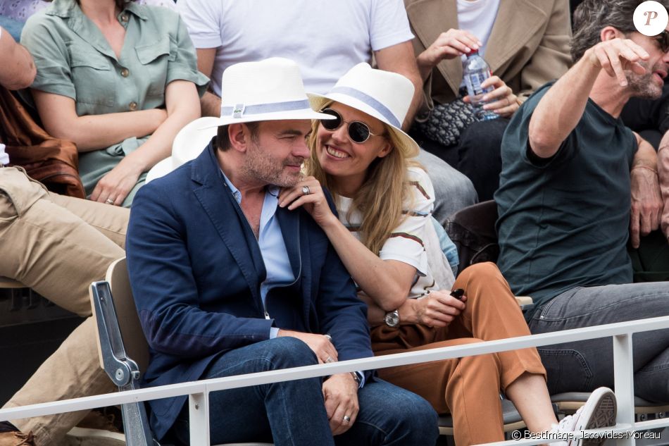 Clovis Cornillac et sa femme Lilou Fogli - Tribunes lors de la finale messieurs des internationaux de France de tennis de Roland Garros. Le 9 juin 2019. © Jacovides-Moreau/Bestimage