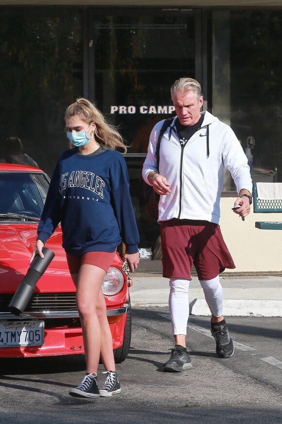 Exclusif - Dolph Lundgren et sa fiancée Emma Krokdal sont allés faire leur séance de sport ensemble à la "Pro Camp Gym" à Venice, Los Angeles, le 22 décembre 2020.