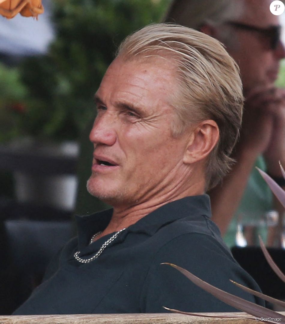 Dolph Lundgren déjeune à Beverly Hills puis repart avec sa Ferrari le 14 septembre 2020.