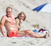Exclusif - Dolph Lundgren et sa fiancée Emma Krokdal se relaxent sur la plage de Malibu à Los Angeles pendant l'épidémie de coronavirus (Covid-19), le 6 août 2020